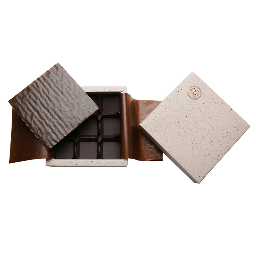 Cacaoschalen-Verpackung für 9 Pralinés